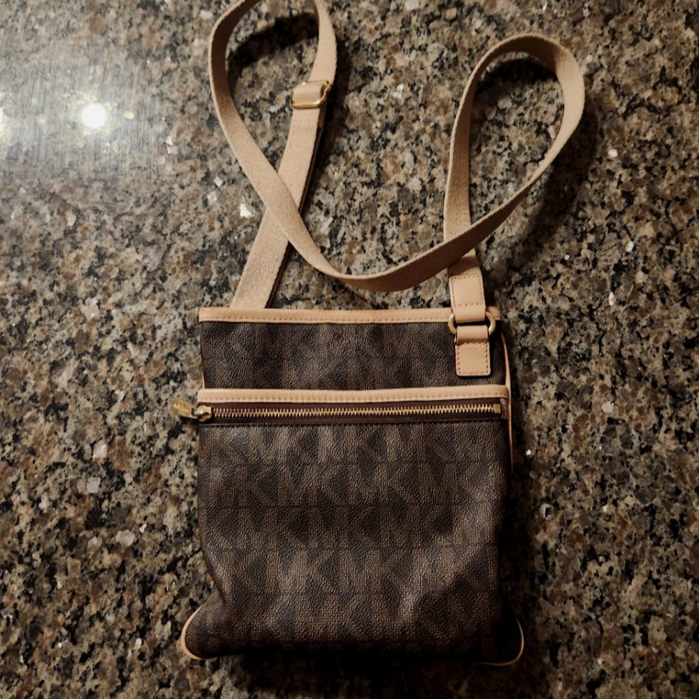 Micheal Kors Crossbody Purse